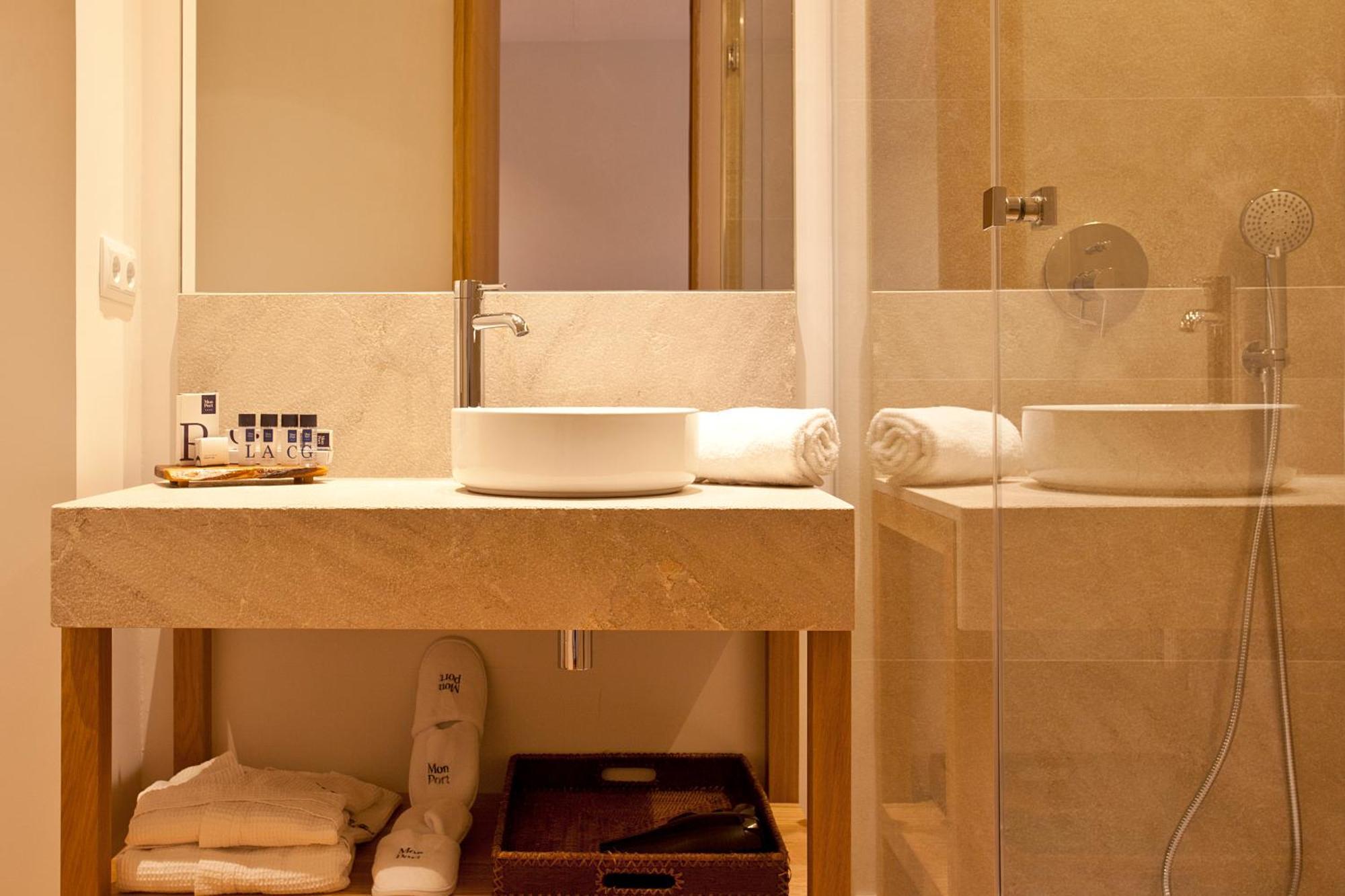 Large Single Room Access to Spa
