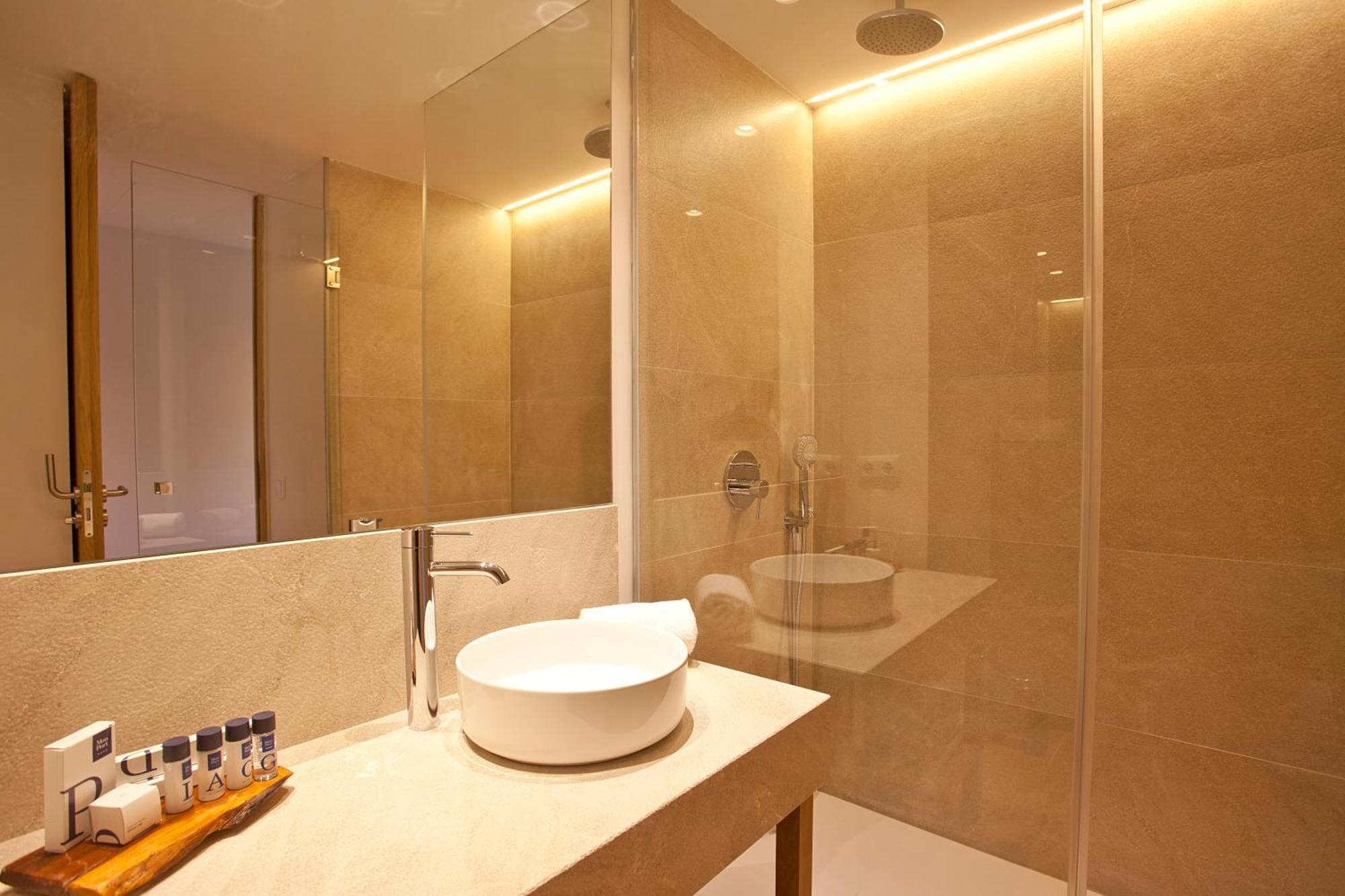 Large Single Room Access to Spa